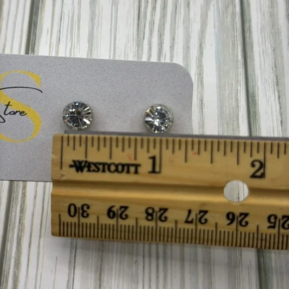 Elegant Silver Stud Earrings - Picture 8 of 8